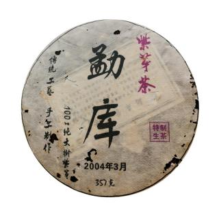 Solia 2004 Mengku Purple Bud zelený raw puerh koláč 357g