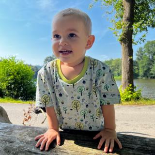 Dětské triko s krátkým rukávem se stromy na šedé Velikost: 128