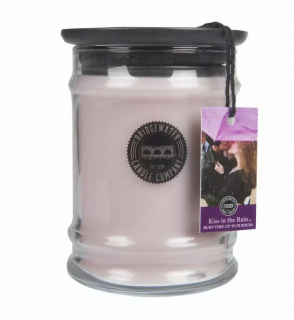 Vonná svíčka Kiss In The Rain - Bridgewater Candle Company 250 G - Ovocná (Vonná svíčka Kiss In The Rain 250 G)