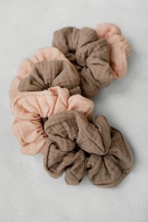 Mušelínová scrunchie gumička Barva: Béžová