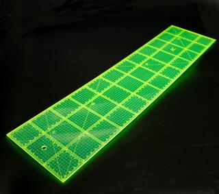Patchworkové pravítko - 15x60 cm - fluo