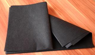 Podkladový materiál (netkaný) 1m x 80cm - černý