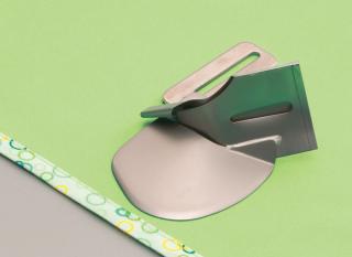 Příslušenství Baby Lock - Aplikátor šikmého proužku na dvojito 36 mm (coverlocky, kombinace)