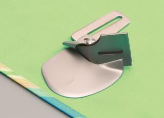 Příslušenství Baby Lock - Aplikátor šikmého proužku na jednoducho 28 mm (coverlocky, kombinace)