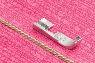 Příslušenství Baby Lock - Patka pro všívání dutinek a lampasů 3 mm (overlocky)