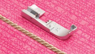 Příslušenství Baby Lock - Patka pro všívání dutinek a lampasů 5 mm (overlocky)