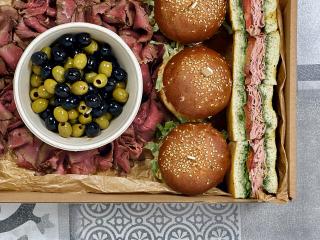 MASOVÝ BOX | FOCCACIA | BURGER | ROASTBEEF