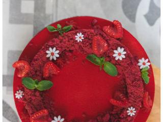 NAROZENINOVÝ RED VELVET DORT catering