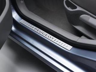 Sada čtyř prahových lišt dveří chromového vzhledu Peugeot (9400AZ)