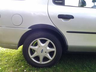 Plastové lemy blatníku Ford Mondeo 1996-2000 hatchback, sedan