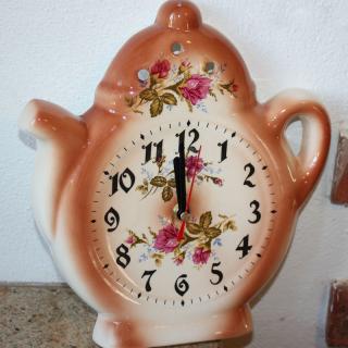 Porcelánové hodiny - růže (šířka - 22 cm, výška - 25 cm)