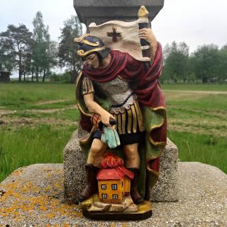 Soška Svatý Florián - 56 cm (výška 56 cm, šířka 26 cm, hloubka 15 cm.)