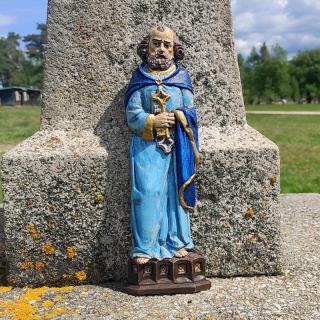 Soška Svatý Petr - 32 cm, závěsný, modrý (sv. Petr patron cihlářů, hodinářů, hrnčířů, kameníků, kovářů, lodníků, moštářů, motorkářů, rybářů a obchodníků s rybami, řezníků, sklářů, síťařů, slévačů olova, soukeníků, trosečníků, truhlářů, valchařů, zámečníků