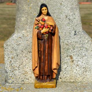 Svatá Terezie, soška výška 31 cm (Soška Sv. Tereza - Patronka tělesně nemocných, pilotů a posádky letadla nebo raketoplánu; misií, misionářů, květinářů a zahradnic, dále proti nemocem a ztrátě rodičů.)