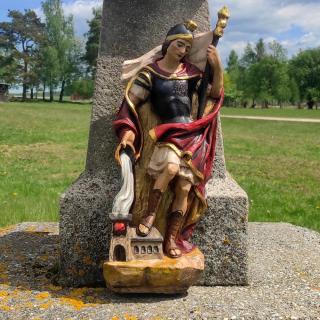 Svatý Florian závěsná soška - výška 52 cm (Sv. Florián - vysoký 52 cm patron profesí, které souvisejí s ohněm – hasičů, hutníků, kominíků, hrnčířů či pekařů.)