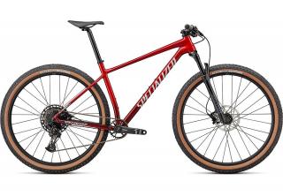 Horské kolo Specialized Chisel Comp 2022  GLOSS RED TINT FADE OVER BRUSHED SILVER / TARMAC BLACK / WHITE w/ GOLD PEARL Barva kola: GLOSS RED TINT FADE…
