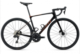 Silniční kolo Giant Defy Advanced 1 Black/Helios Orange Modelový rok: 2024, Velikost kola: ML