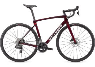 Silniční kolo Specilized Roubaix Comp - SRAM Rival eTap AXS  Gloss Red Tint Carbon Metallic White Silver Barva kola: Gloss Red Tint Carbon Metallic…