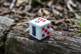 Fidget Cube | bílo - červená