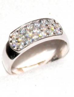 prsten z bílého zlata se zirkony 323041091