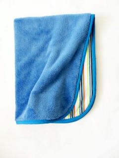 MeeMee Oboustranná deka 70x90 cm - modrá / barevné pruhy