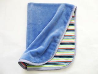 MeeMee Oboustranná deka 70x90 cm - modrá do fialkova / pruhy