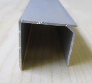 Al  U  profil se zobáčkem,tloušťka 25mm,stříbrný elox s krycí folií,6,4 m