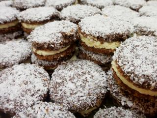 Kokosové dortíky  200 g  Cukrářský výrobek s náplní ostatní. Vánoční cukroví.