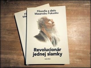 REVOLUCIONÁR JEDNEJ SLAMKY – Larry Korn