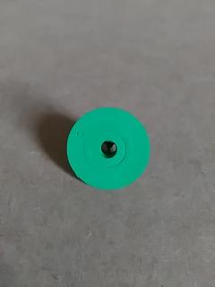 S - plastová ušní známka. Bez popisu Barvy: Zelená světlá
