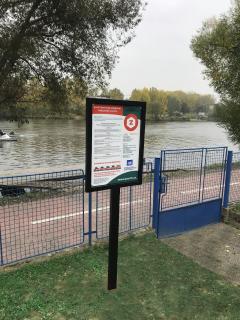 Provozní řád na sloupku - Antivandal Varianta: Provozní řád na sloupku Komaxit