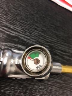 VTI ventil na tlakovou lahev s manometer, EFV, dvojzubec, M18x1,5