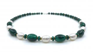 Malachitový náhrdelník s bílou perlou 1ks