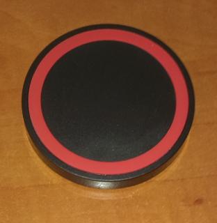 Bezdrátová nabíječka QI kulatá, barva: černá-červená