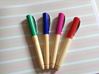 Ergonomické pero dřevěné Barva: Modrá