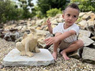 POŠKOZENÉ zahradní sochy zvířat - Drak sedící, výška 25 cm, 8 kg