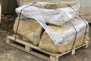 Solitérní kameny z pískovce, kus nebo paleta, max.600 kg