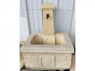 zahradní kašna - Kašna hranatá, výška 114 cm, 365 kg -komplet