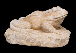 zahradní sochy - Žába na podstavci, výška 17 cm, 9 kg