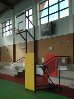 Basketbalová konstrukce DOR-SPORT, mobilní, sklopná, deska 1200x900 mm vnitřní