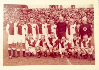 Barevné foto Bývalí inernacionálové S.K.Slavia 1963 II