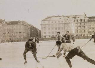 Dobová fotografie BZK vs. SK.Slavia Praha, 1924, 8
