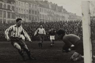 Dobová fotografie, Sparta - Kladno, Illek a Paul 1945