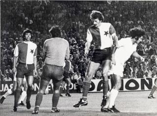 Dobová fotografie velká, Real Madrid v. Sk Slavia, před brankou 1976