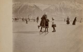 Dobová fotopohlednice, Děti bruslíci v St. Moritz