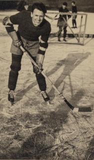 Dobová fotopohlednice, Hokejista, Kladno 1934