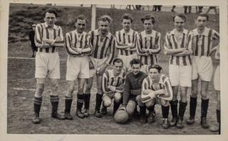 Dobové foto fotbal, tým s míčem RESERVA, 1941