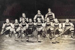 Fotografie - hokejová mužstvo Brighton Tigers, 1958