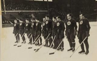 Fotografie - hokejová mužstvo Tatra Smíchov, 1953
