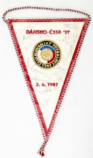 Klubová vlajka fotbal,  ČSSR 21 vs. DÁNSKO 21, podpisy hráčů 1987